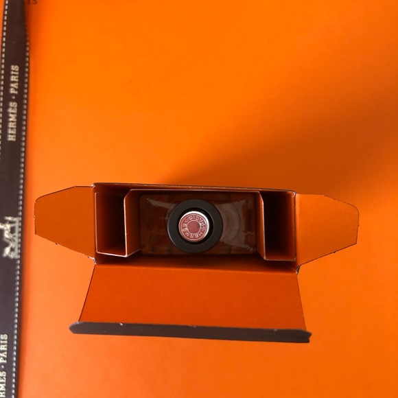 HERMÈS Terre D' Parfum Spray for Men Travel Size - Picture 3 of 5